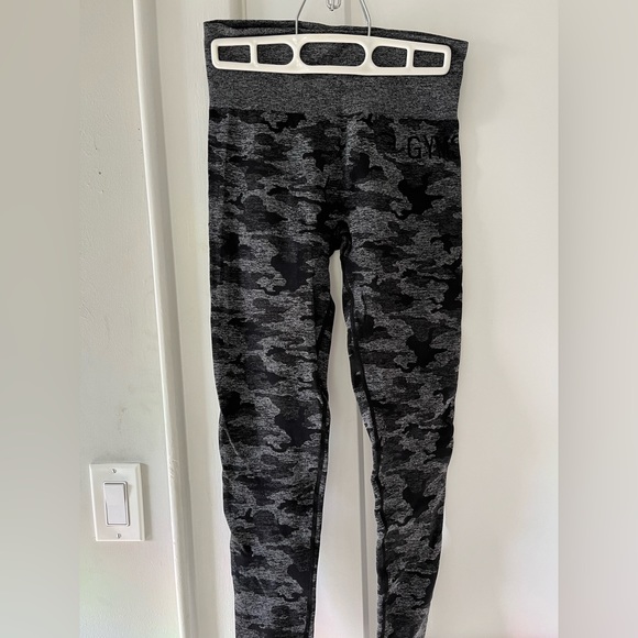 Gymshark camo leggings - Picture 1 of 2